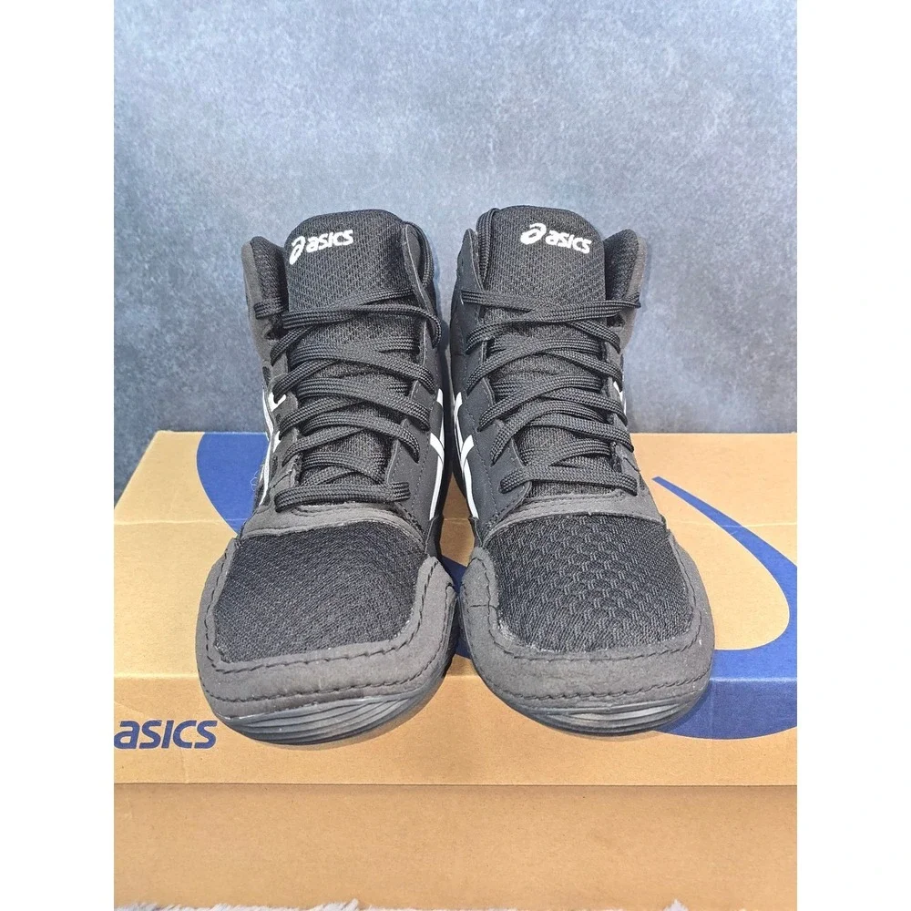 NWB Asics Snapdown 4 GS Black White Wrestling Shoes Kids Size 2.5